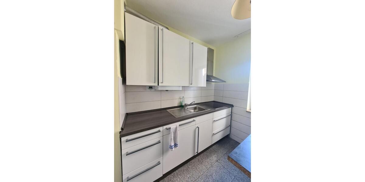 Zweizimmerwohnung früher Dreizimmer -Altbau 2 zimmer