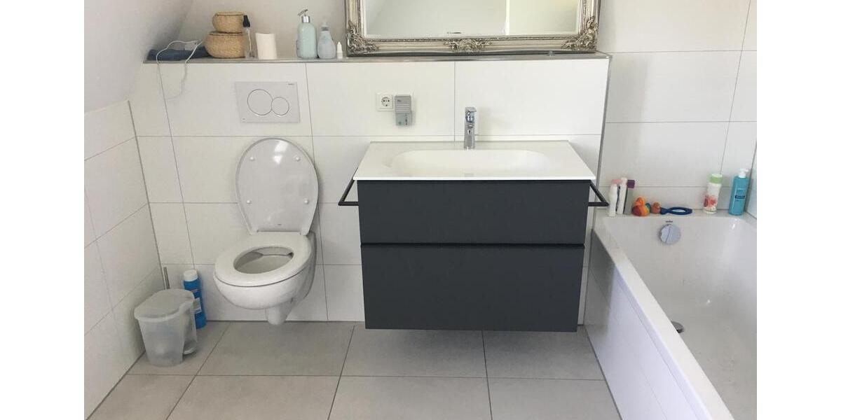 Wunderschöne helle gut geschnittene 4-Zimmer Dachwohnung 4 zimmer