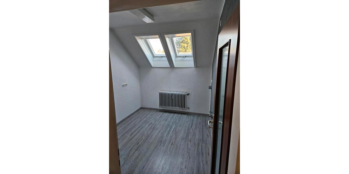 Dachgeschoßwohnung Erlangen Bruck - 3 Zimmer, 80 m&sup2;, 600&euro; | Angebot:26678806