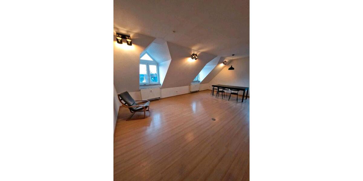 Dachgeschoßwohnung Erlangen Bruck - 3.5 Zimmer, 120 m&sup2;, 1.800&euro; | Angebot:26343080