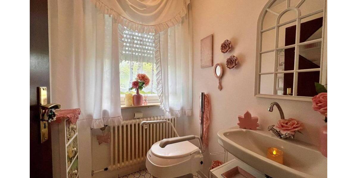 Mehrfamilienhaus, Wohnhaus Erlangen Alterlangen - 8 Zimmer, 228 m&sup2;, 720.000&euro; | Angebot:26859183