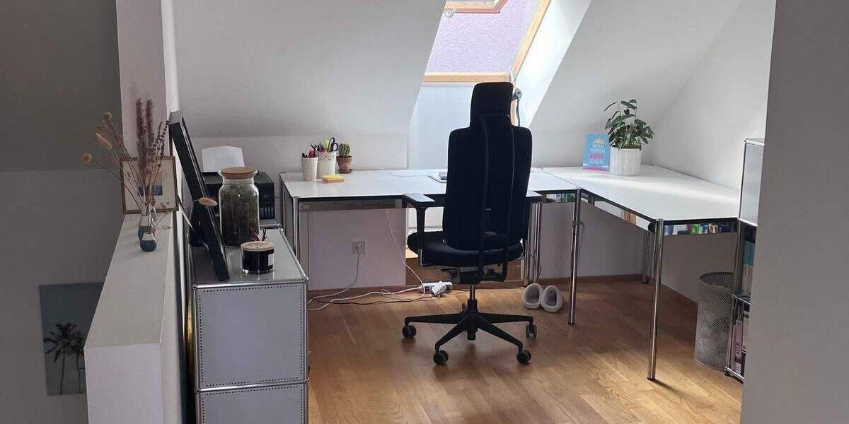 91054 Erlangen-Zentrum - Schöne 2-Zimmer-Maisonette-Wohnung mit EBK und Dachterrasse 2 zimmer