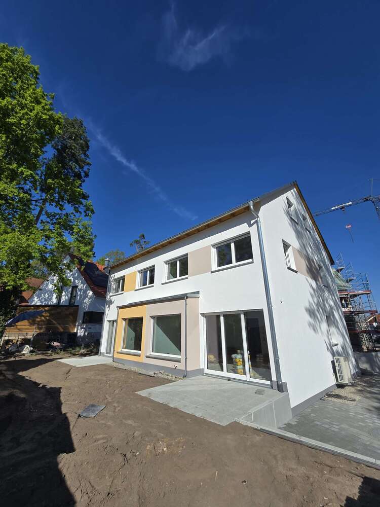 Haus zum Kaufen in Uttenreuth 869.500 € 121 m²