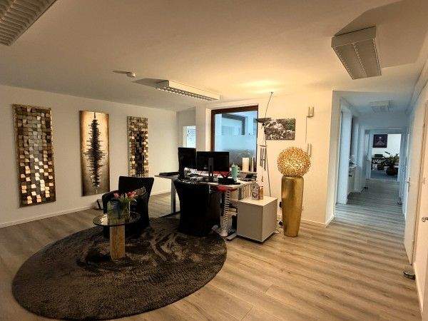 Gewerbeobjekt Lauf - 8 Zimmer, 213 m&sup2;, 2.112&euro; | Angebot:25706461