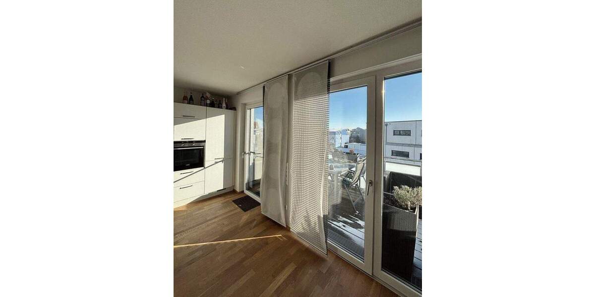 Hochwertig ausgestattete 2 Zimmer-Wohnung mit moderner Einbauküche, Parkettboden, sehr schönem Balkon, Duschbad, Aufzug + TG-Stellplatz 2 zimmer