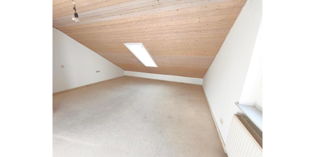 3 Zi. DG Wohnung mit Küche, Gartenmitbenutzung und Stellplatz - Etagenwohnung Weisendorf | Angebot:27651233