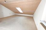 3 Zi. DG Wohnung mit Küche, Gartenmitbenutzung und Stellplatz - Etagenwohnung Weisendorf | Angebot:27651233