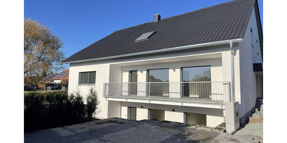 Hochwertige, energetisch sanierte 5-Zimmer-EG-Wohnung mit Balkon, Garten u. 2 Garagenstellplätzen 5 zimmer