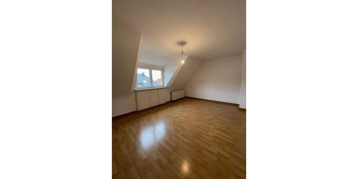 ***NEUES JAHR NEUE WOHNUNG...die RUHE SPÜREN...tolle Dachwohnung...EINBAUKÜCHE*** 3 zimmer