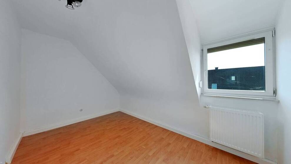 Hier lohnt sich ein zweiter Blick! Ein- oder Zweifamilienhaus mit Doppelgarage in Unterferrieden