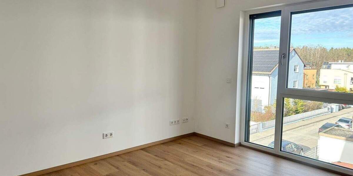 ***LIEBLINGSPLATZ*** SONNIGE 4 ZIMMER WOHNUNG MIT EINBAUKÜCHE UND BALKON 4 zimmer