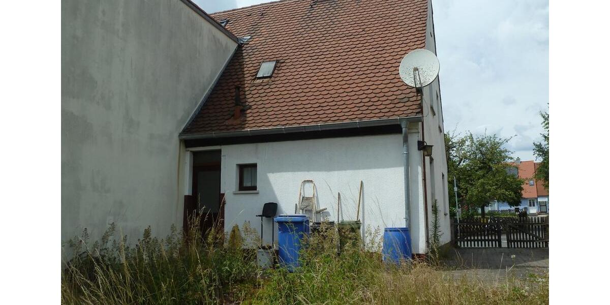 Grundstück in zentraler ruhiger Lage m. Altbestand DHH renovierun 4 zimmer