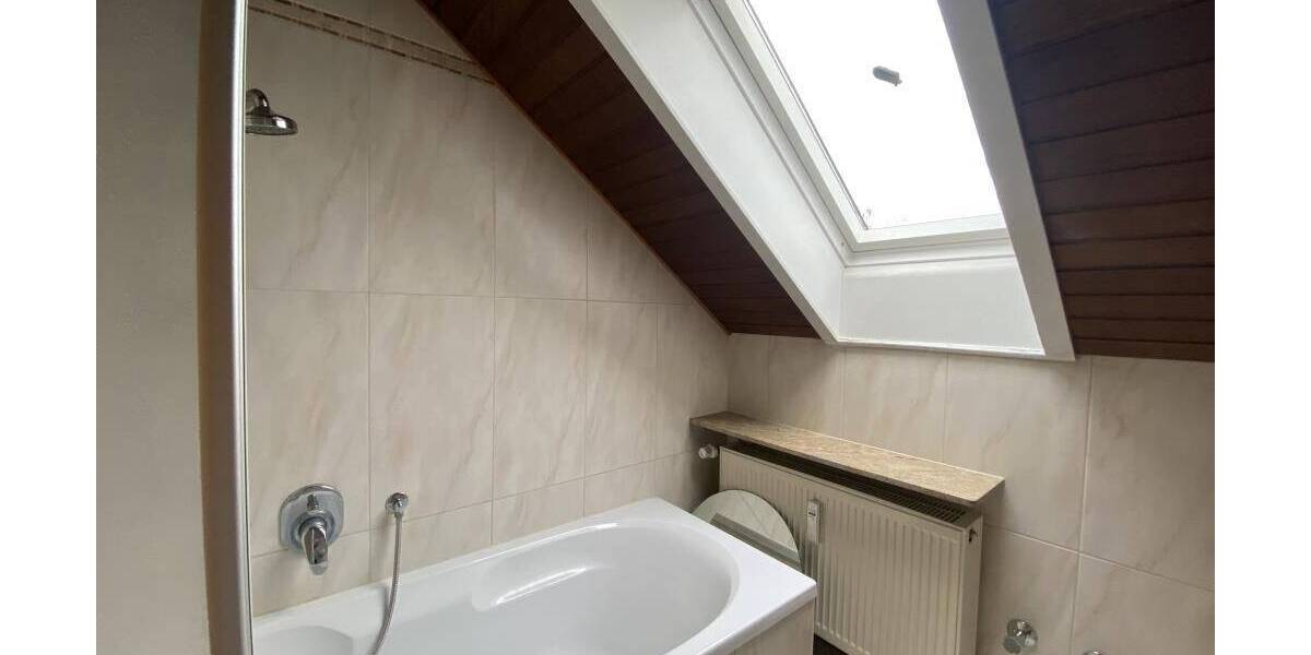 Gemütliche 4-Zimmer-DG-Wohnung 4 zimmer