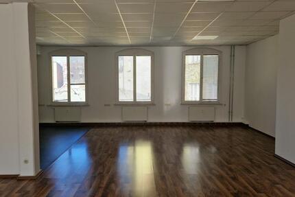 3-Zimmer-Wohnung mit großem Wohnzimmer und offener Küche in Fürth zimmer