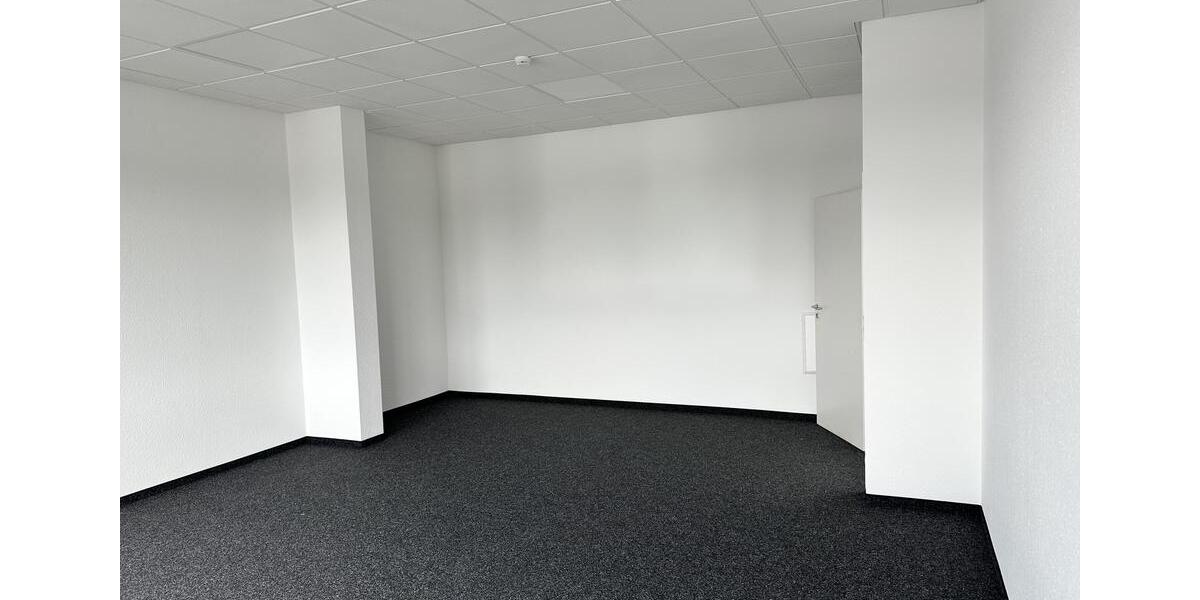 Neuwertiges Büro (ca. 42qm) mit Blick auf den Moritzberg in der Industriestraße 23a zimmer
