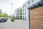 Helle 2-Zimmer- Wohnung mit großem Westbalkon, moderner Einbauküche, XXL-Dusche, Aufzug & Tiefgarage 2 zimmer