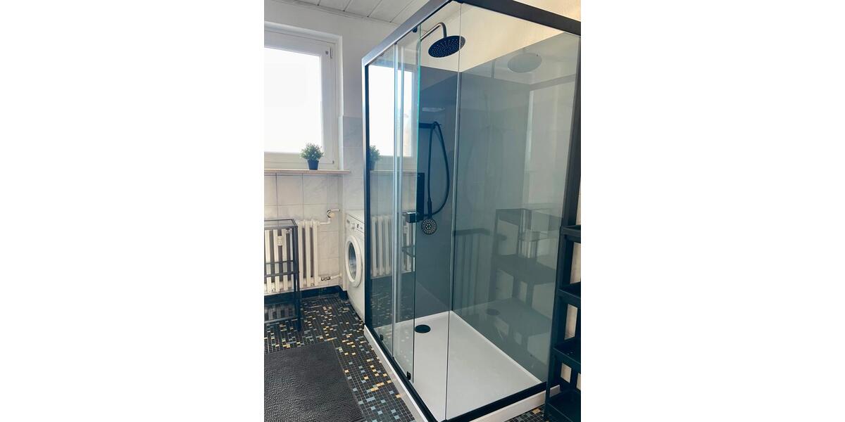 Helle 4-Zimmer Wohnung für WG zu vermieten . Einzelzimmer ab: 4 zimmer