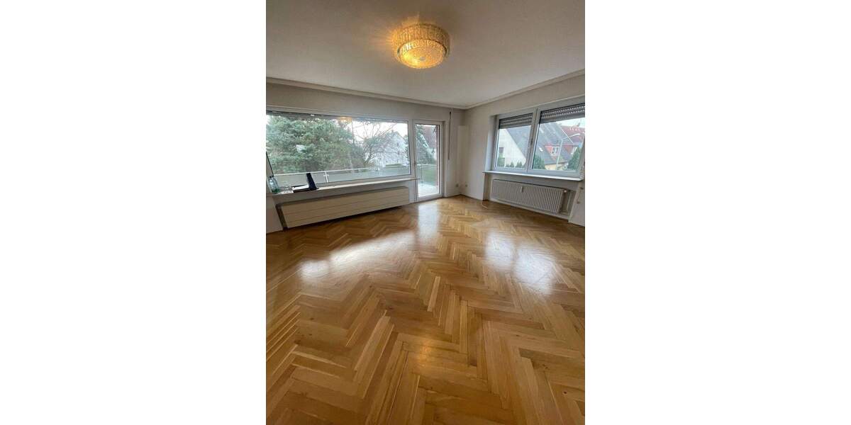 Geräumiges Familienhaus mit Balkonen und Terrasse in Nürnberg, Großreuth h d Veste 9 zimmer