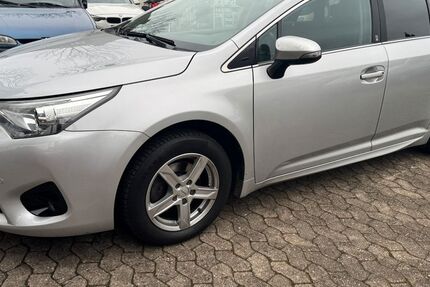 Toyota Avensis 228.000 km 11.990 &euro; Nürnberg 90453
