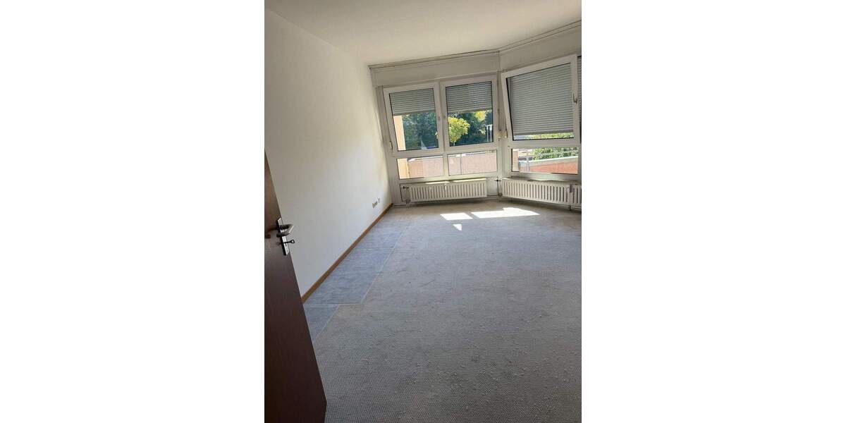 großzügige, helle 4 ZW mit großer Südloggia, Gaste-WC Abstellraum und Tiefgarage 4 zimmer