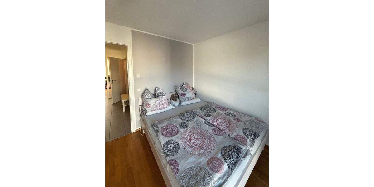 Hochwertig ausgestattete 2 Zimmer-Wohnung mit moderner Einbauküche, Parkettboden, sehr schönem Balkon, Duschbad, Aufzug + TG-Stellplatz 2 zimmer