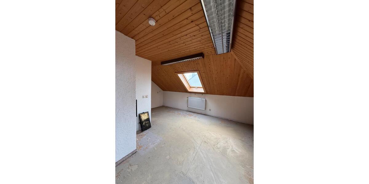 Zimmer zu vermieten all inklusive 2 x Dachgeschoss einmal Keller zimmer