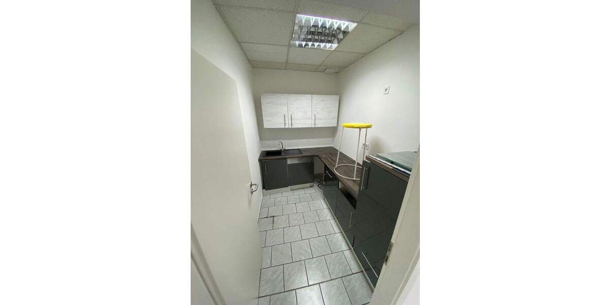 Helle Bürofläche (88 m²) in Fürth - 2 große Büros, Teeküche, Top-Anbindung, provisionsfrei zimmer