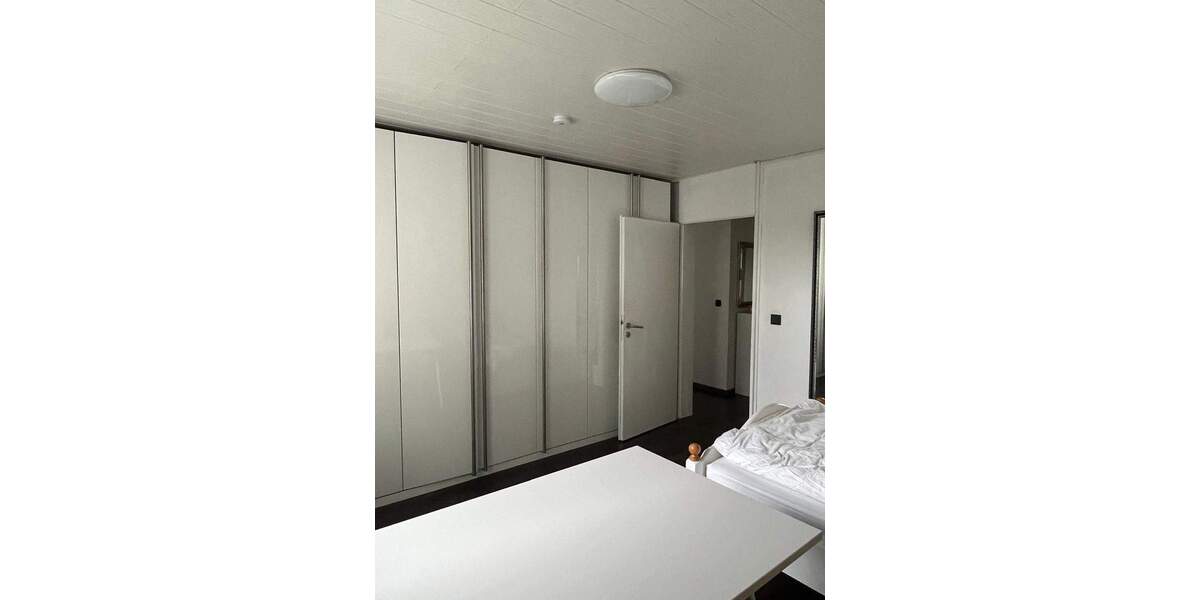 Renovierte 3-Zimmer-ETW mit Süd-Loggia und Ausblick zum Kanal 3 zimmer