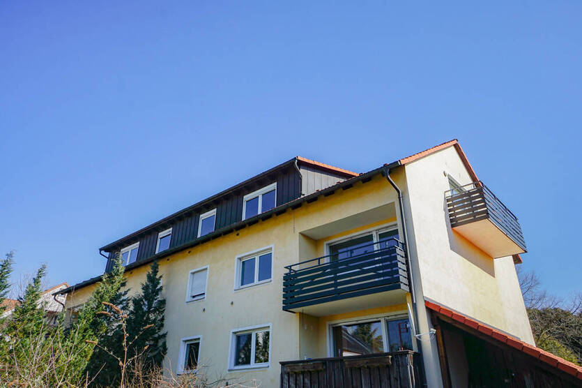 IDEAL FÜR FAMILIEN: Renovierte 4-Zi-Whg. mit Tageslichtbad, Gäste-WC , Balkon, Parkett uvm.