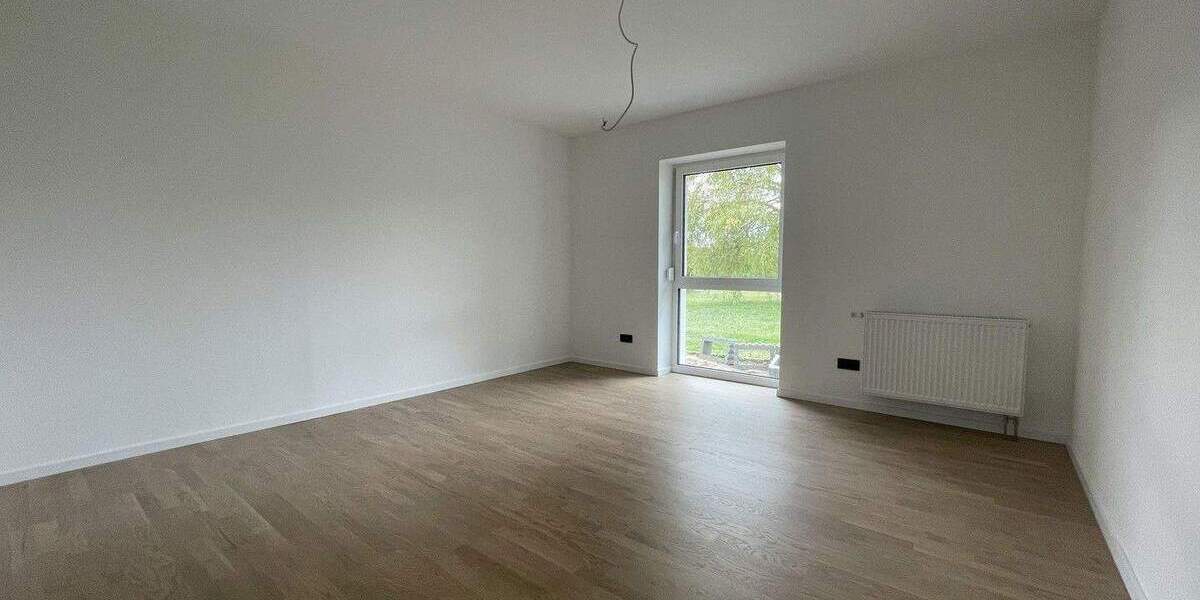 Hochwertige, energetisch sanierte 5-Zimmer-EG-Wohnung mit Balkon, Garten u. 2 Garagenstellplätzen 5 zimmer