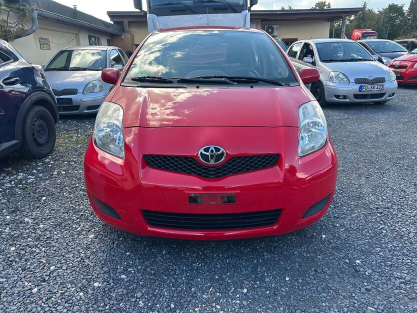 Toyota Yaris 138.000 km 2.600 € Fürth 90763