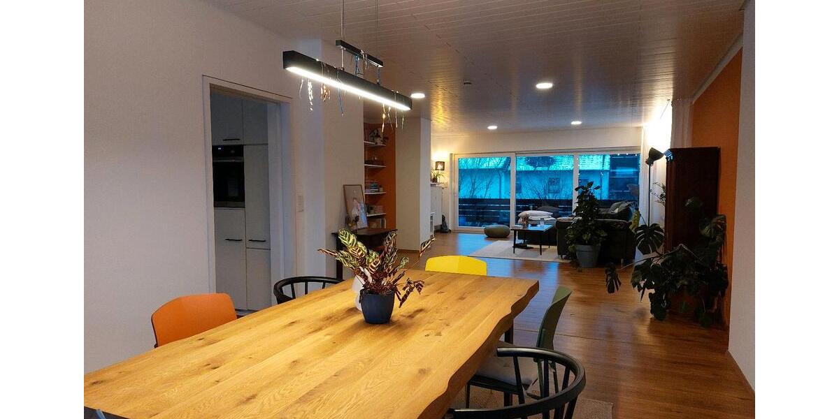 Großzügige 4-Zimmer-Wohnung mit Balkon & Garage in Roth 4 zimmer