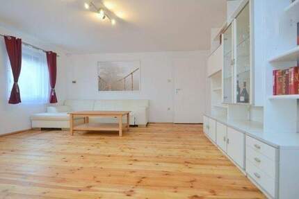 Provisionsfrei! Bereits freie & freundliche 2-Zimmer-Wohnung im 1.Stock in charmantem Mehrfamilienhaus am Wöhrder See