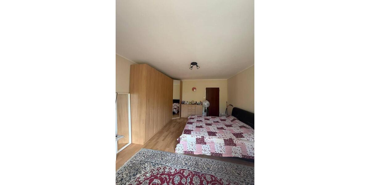 Spacious room in Erlangen with balcony (only girls) 3 zimmer