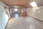 3 Zi. DG Wohnung mit Küche, Gartenmitbenutzung und Stellplatz - Etagenwohnung Weisendorf | Angebot:24351111