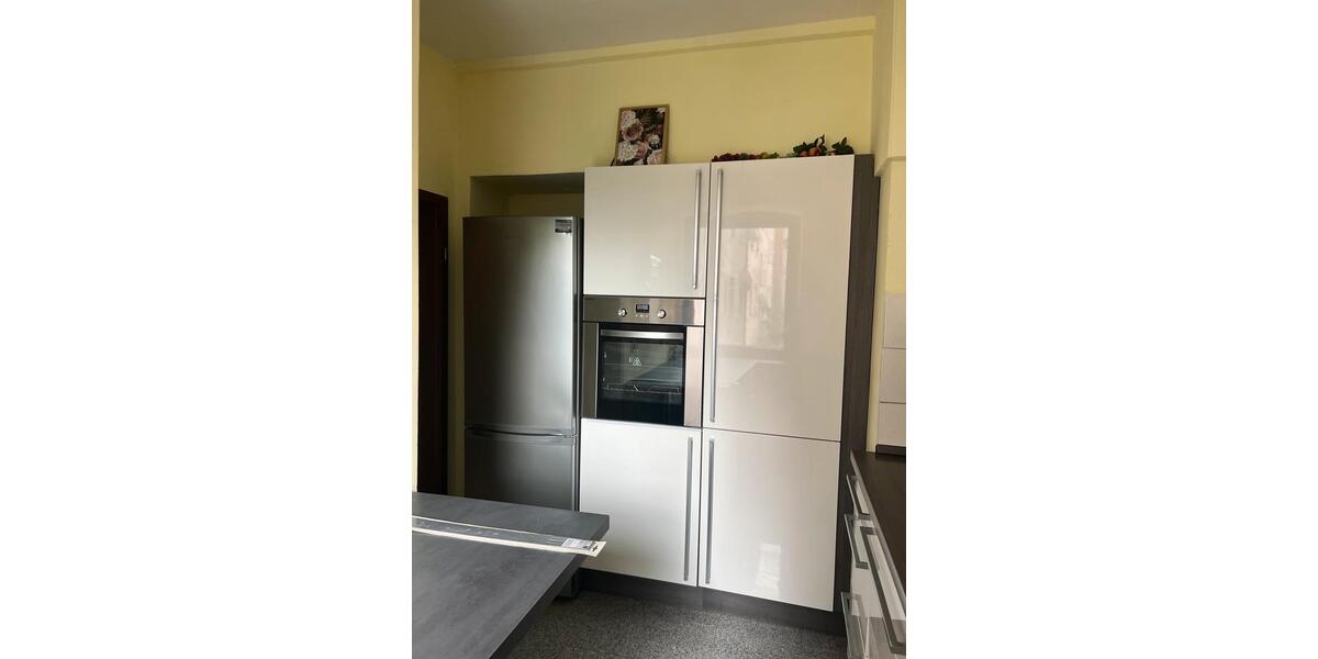 Zweizimmerwohnung früher Dreizimmer -Altbau 2 zimmer