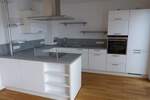 Hochwertig ausgestattete 2 Zimmer-Wohnung mit moderner Einbauküche, Parkettboden, sehr schönem Balkon, Duschbad, Aufzug + TG-Stellplatz 2 zimmer