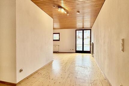 Modernisierte 2-Zi.-Whg. mit EBK & TG-Stellplatz in Cadolzburg zimmer