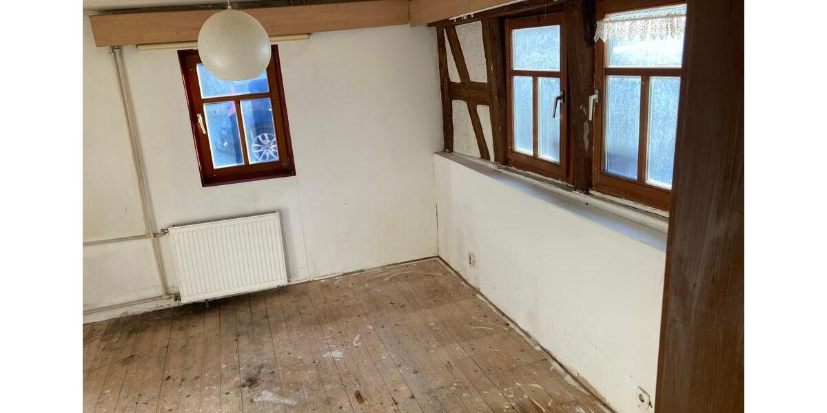 Einfamilienhaus Neuendettelsau - 9 Zimmer, 114 m&sup2;, 140.000&euro; | Angebot:24709906