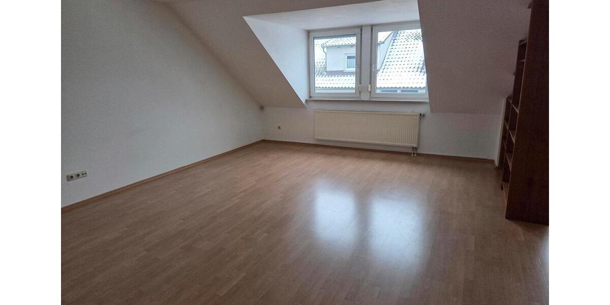 Unvermietete 3 Zimmer Dachgeschoss Wohnung 3 zimmer