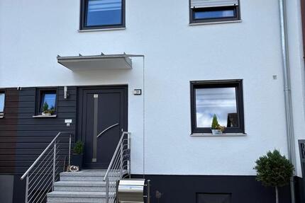 Reihenmittelhaus renoviert in Nürnberg Fischbach 4 zimmer