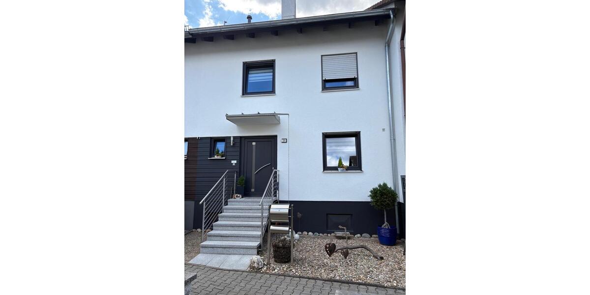 Reihenmittelhaus renoviert in Nürnberg Fischbach 4 zimmer