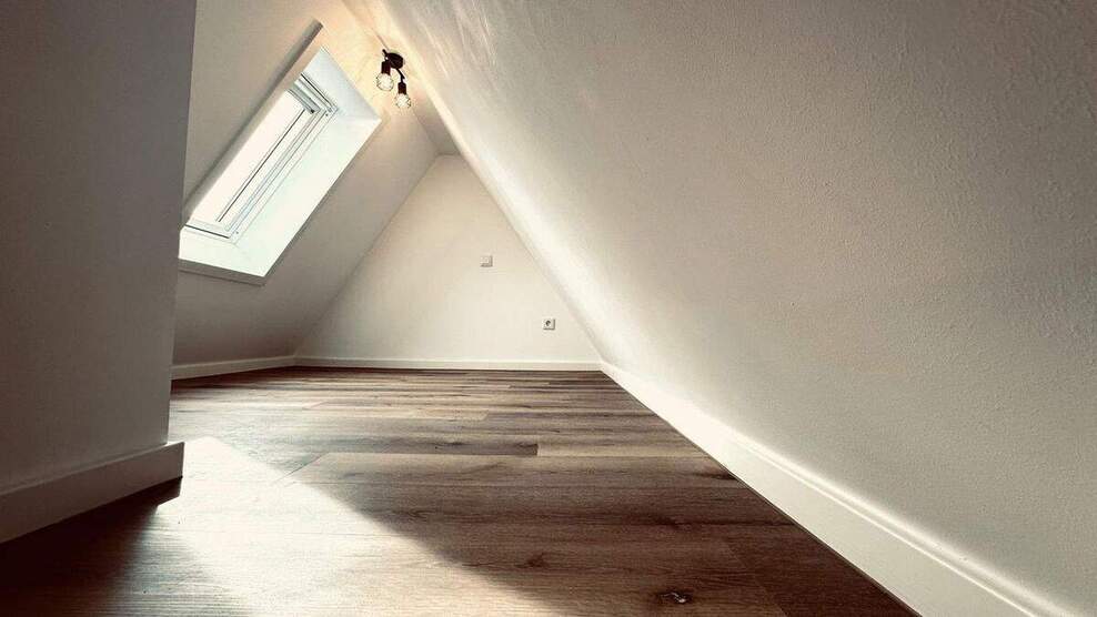 Top sanierte DHH mit neuer EBK + Garage in rhg. Lage N-Ziegelstein 5 zimmer