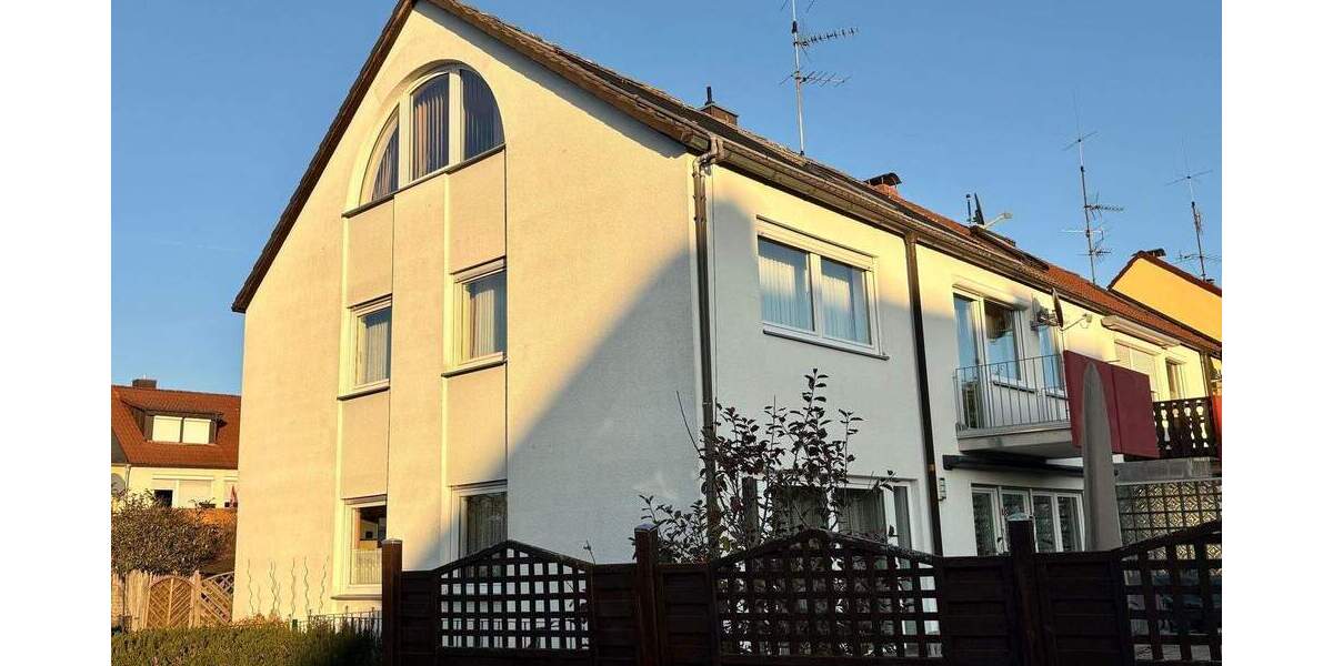 Hier wohnt man gern: Kinder willkommen...Großzügiges REH in ER-Eltersdorf 8 zimmer