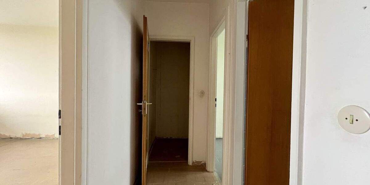 renovierungsbedürftige 3-Zi.-ETW mit zwei Balkonen in Erlangen...ab sofort zur Verfügung 3 zimmer