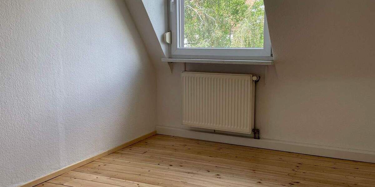 Erlenstegen ! Helle gepflegte 2,5-Zi.DG-Whg.,53 m², Holzdielenböden, Gartenmitbenutzung, 3.OG ohne Aufzug 2 zimmer