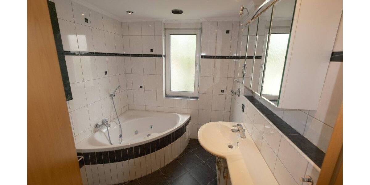 Etagenwohnung Fürth Nordstadt - 3 Zimmer, 96 m&sup2;, 359.000&euro; | Angebot:26912200