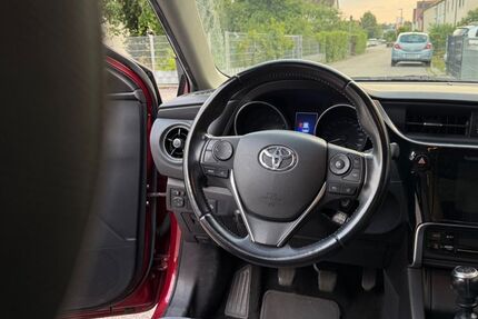 Toyota Auris 102.500 km 11.200 &euro; Nürnberg 90491