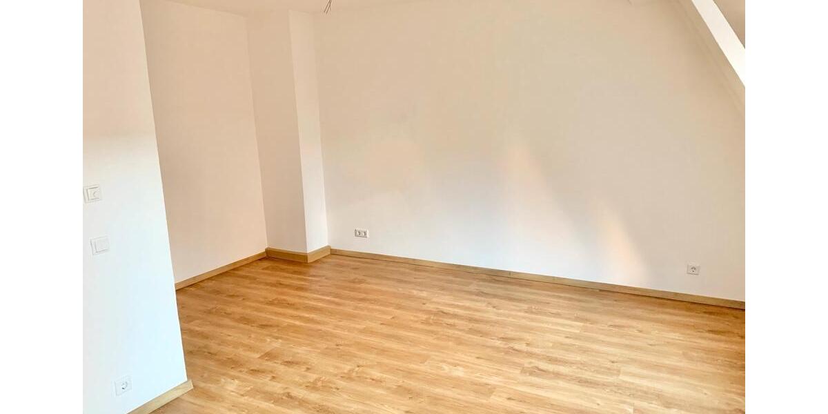 Großzügige sanierte 4-Zi Altbauwohnung. Geh. Ausstattung 4 zimmer