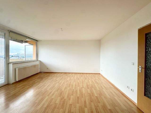 Provisionsfrei & leerstehend: Stilvoll sanierte 1,5-Zimmer-Wohnung mit großer Loggia (Erbbaurecht) 1 zimmer